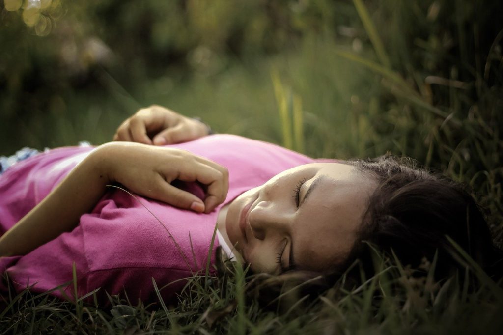 woman, young, grass-486826.jpg